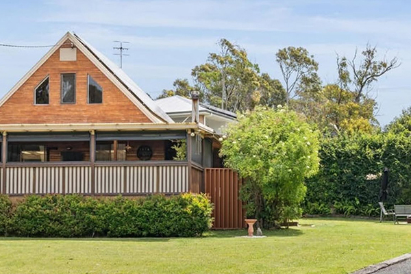 Why is wooden flooring suitable for plywood?